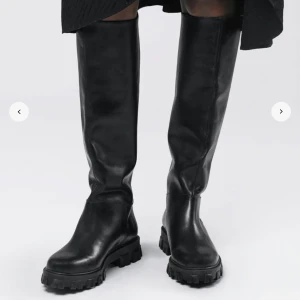 Höga boots från Twist and tango - 100% läder, tillverkad i Portugal. Har användts ett fåtal gånger. Köpt för 4000 kr 