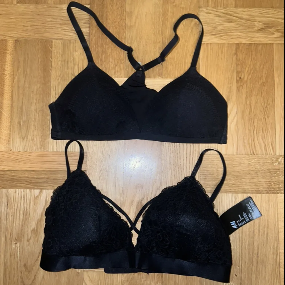 2 bralettes, uppe i stl 36 och nere i stl M. Nere har även två X band som sitter vid bröstet och har knäppning bak. 30kr styck . Toppar.