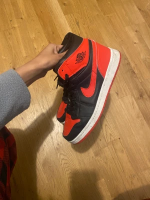 Nike Jordan  - Hello! Säljer mina Jordan 1 för att de inte kommer till användning. Har använts ett par gånger men är i bra skick. Nypris 2500kr