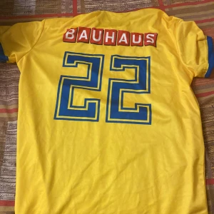 Landslaget  - Passar på S och M  Kan diskutera priset  