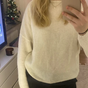 Finstickad tröja från Cubus - Alpaca blend, storlek S Jättefin vit finstickad tröja Frakt exkluderat från pris