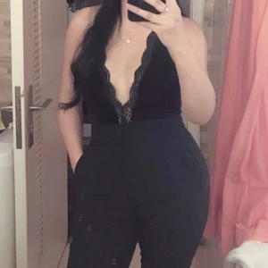 Svart body från Bikbok - Svart Body från Bikbok i storlek S  Använd en gång 