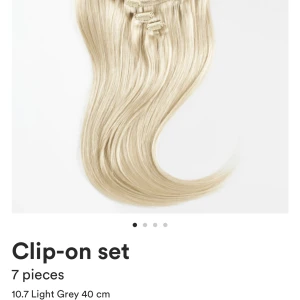 Löshår - Jag har ett 7 bitars löshår från rapunzel! I färgen 10.7 som är 40 cm långt. Bara användt vid 2-3 tillfällen! Det är inklippt hos frisören då det var 50 cm innan!