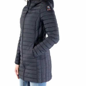 Parajumper jacka storlek M - Använd Max 10ggr. Mörkblå Parajumper, säljer för 1500kr nypris är 4499kr storlek medium men passar S också 