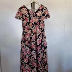 Klänning  - Blommig klänning vadlång 