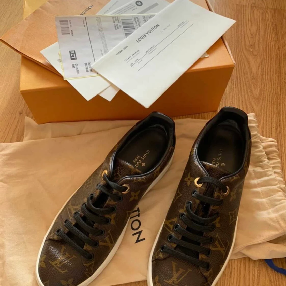 Louis Vuitton Frontrow Trainer - 90