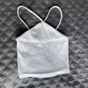 Zara linne/topp - Super fint linne/topp från Zara, som köptes i somras! Passar att ha på sig när som helst, på fest eller i sommar💕 Är i storlek S, och passar bra. Buda på, köpare står för frakt 😌 Skriv om ni undrar något 😊 Publicerad igen eftersom köpare inte svarar.