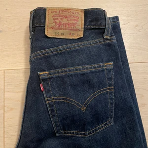 Levis jeans - Jättesnygga levisjeans från 90-talet i model 505! W29, L 34.  passar s och xs 🤩