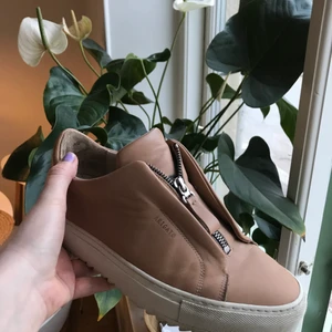 Sneakers - Axel arigato clean 90 zip med dragkedja, passar som 39