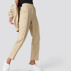 Kostymbyxor  - Kostymbyxor från NA-KD, storlek 32 men passar en 34, fint skick