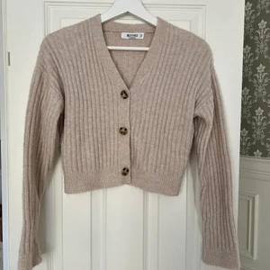 Kofta - Söt kofta från missguided, använd endast en gång hemma.