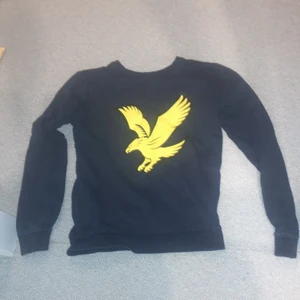 Marinblå Lyle and Scott tröja - Marinblå Lyle and scott hoodie