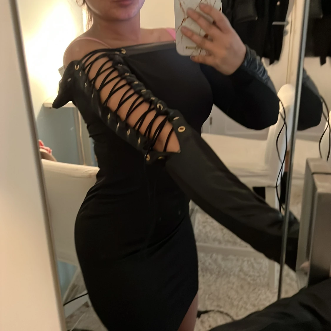 Svart klänning med detaljer | Nelly XS - 91