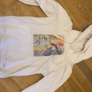 Hoodie  - Hoodie i storlek xs ifrån ”the cool elephant”. Färgerna på bilden är lite urtvättade. Köparen står för frakt