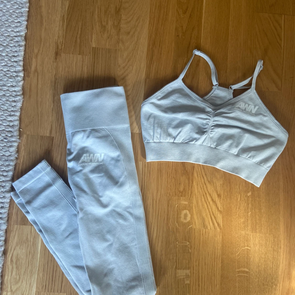Aware Nutrition signature seamless set