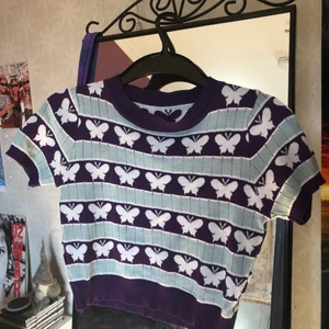 Croptop - Söt kortare tröja med fint mönster💋 Inga tags på men passar S/M ☺️