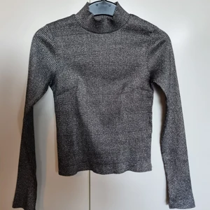 Silvrig polotröja, Gina Tricot - Fint skick