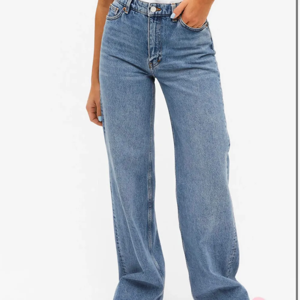 Jättesnygga jeans som jag tyvärr växt ur i midjan. Sparsamt använda och perfekta nu till sommaren.. Jeans & Byxor.