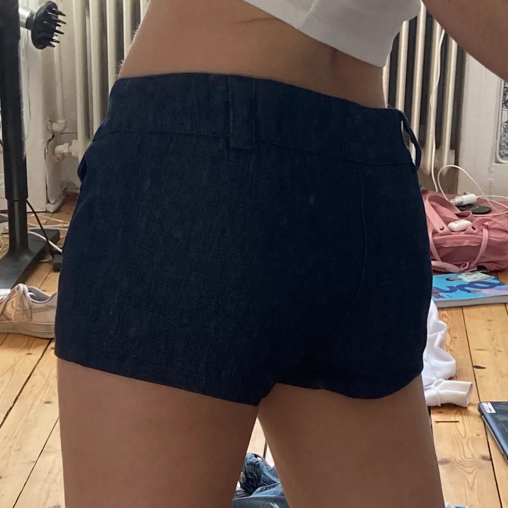 Fina mini shorts som är perfekta nu till sommaren! . Shorts.