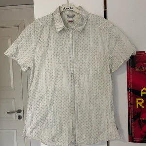 Vintage Kenzo Skjorta  - Vintage Kenzo skotta ( storlek small/medium) fint mönster med ränder och blommor 🤷‍♀️