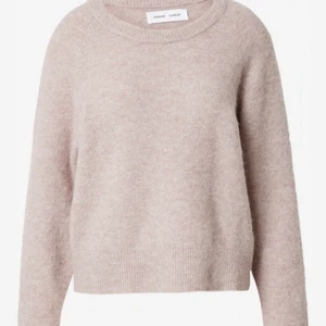 Kashmir - Säljer denna så fina kashmirtröjan från Femme Selected! Storlek M, nyskick ❤️