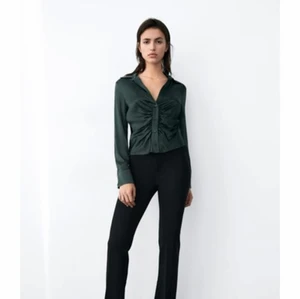 Zara topp - Säljer denna toppen från zara som har prislappen på