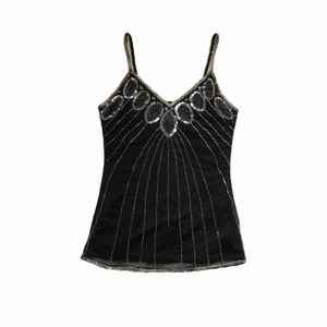 vintage glitter linne - svart topp med pärlor och paljetter på. ett ”underlinne” och en mesh topp över som sitter ihop🌸 Köparen står för frakten❤️