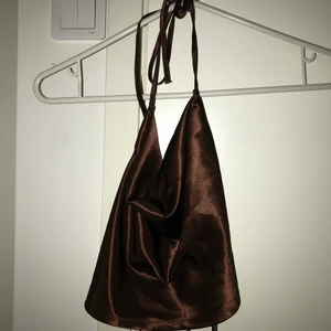 H&m - Hej, använd denna fina och sköna toppen Max 3ggr den är mjuk och skönt toppen är storlek xs 