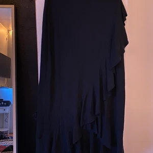 maxikjol - helt oanvänd av mig men fick den av min mamma så den kan vara använd fåtal gånger av henne, i bra skick💛