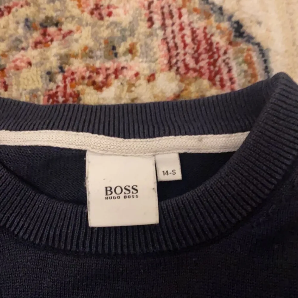 Hugo boss tröja (S) bra skick, inte använd så mycket (ÄKTA). Tröjor & Koftor.