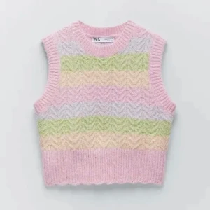 Stickad pastell vest zara  - Älskar denna men säljer då jag rensar ur min garderob och den inte använts tillräckligt.