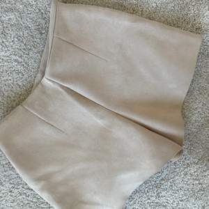 Beige shorts/kjol från Zara. Storlek S. 200kr plus frakt.