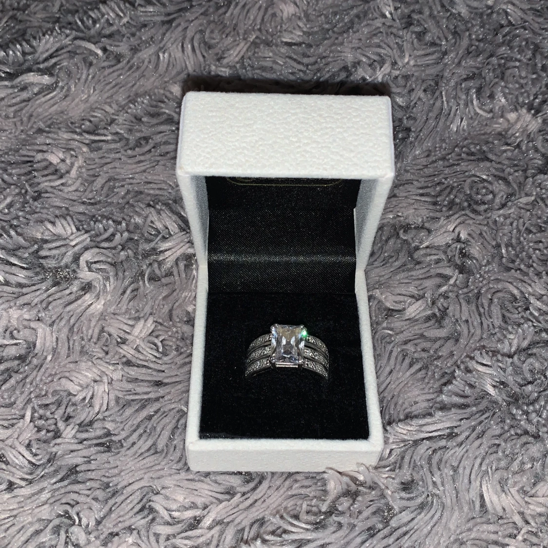 Äkta silverring med sten