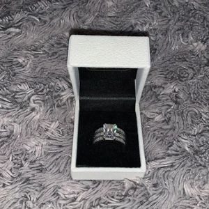 Äkta silverring med sten - Älskar verkligen denna, men den är tyvärr lite för stor