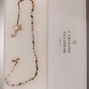 Caroline Svedbom halsband - Halsband från Caroline Svedbom, nypris 1500 mitt pris 1000, oanvänt 