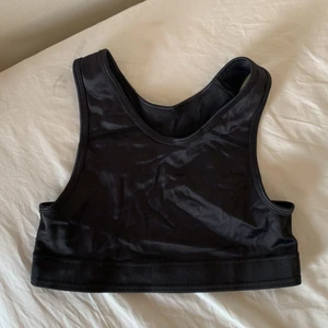 Sportbh - Svart sportbh från newbody