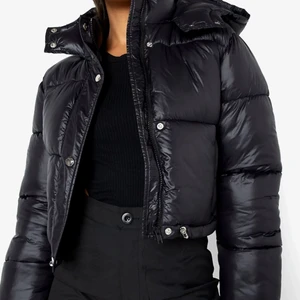 Jacka - Svart kort puffer jacka köpt för 900kr aldrig använd pris kan diskuteras