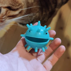 Hörlurscase - Ett roligt och användbart hörlursfodral där man ska vira sladden runt figuren och stoppa in lurarna i munnen. I bra skick! 