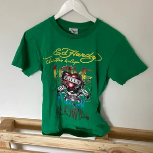 ed hardy tshirt - tshirt från edhardy mycket fint skick köpt second hand