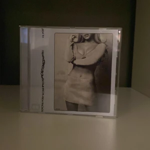 Ariana Grande Positions Cd - Ariana Grande Positions singel CD från hennes egna hemsida. En liten spricka på baksidan (se på sista bilden).