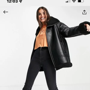 Asos - Säljer min skinnjacka från asos använd fåtal gånger köparen står för frakten. Bilderna är från asos skriv för fler bilder 