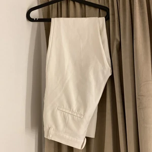 Kostym byxor - Hej, säljer dessa kostym byxor från bikbok. Så sjukt fina men har växt ur dom, dom är i bra skick