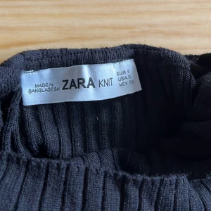 Långärmad tröja - Passar inte i den men man kan styla den så bra, antingen bara den eller en T-shirt över :)