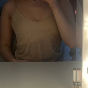 Linne - ljusrosa/beige Stl xs - Superfint linne från BikBok som passar perfekt nu i sommar! Storlek xs men passar mig som är S. 