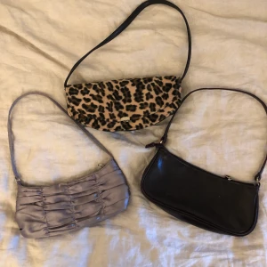 Baguetteväskor - (SÄLJS SEPARAT) 150kr per väska. kan mötas upp i stockholm också!