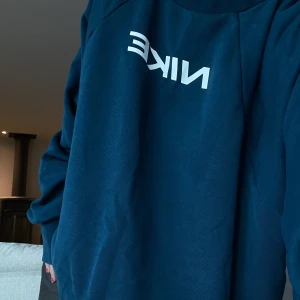 tröja - oversized vintage sweater från nike 💙