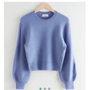 Stickad blå tröja  - Så fin stickad tröja från &otherstories ❤️ 