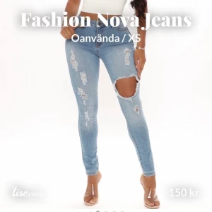 Fashion Nova Jeans XS - Helt oanvända, då de är för små på mig redan när jag köpte de har jag aldrig haft användning för. Inköpspris: 415kr + frakt + tull. Frakt: 60kr 🤍