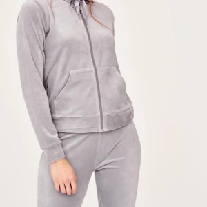 Vanligt Gina set - Banden till hoodien och byxorna är borta💗Köp enskilt eller båda! (130kr styck)  ⚠️kolla i min profil för jag har samma i leopard också⚠️