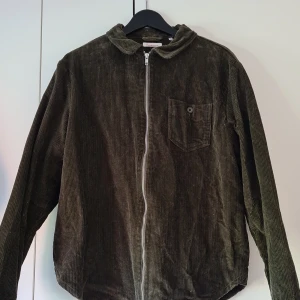 Overshirt - Knowledge Cotton Apparel  - Grön manchestermönstrad overshirt från Knowledge Cotton Apparel. 